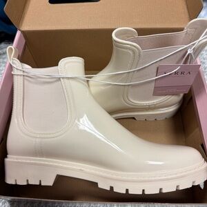 NWT rain boots